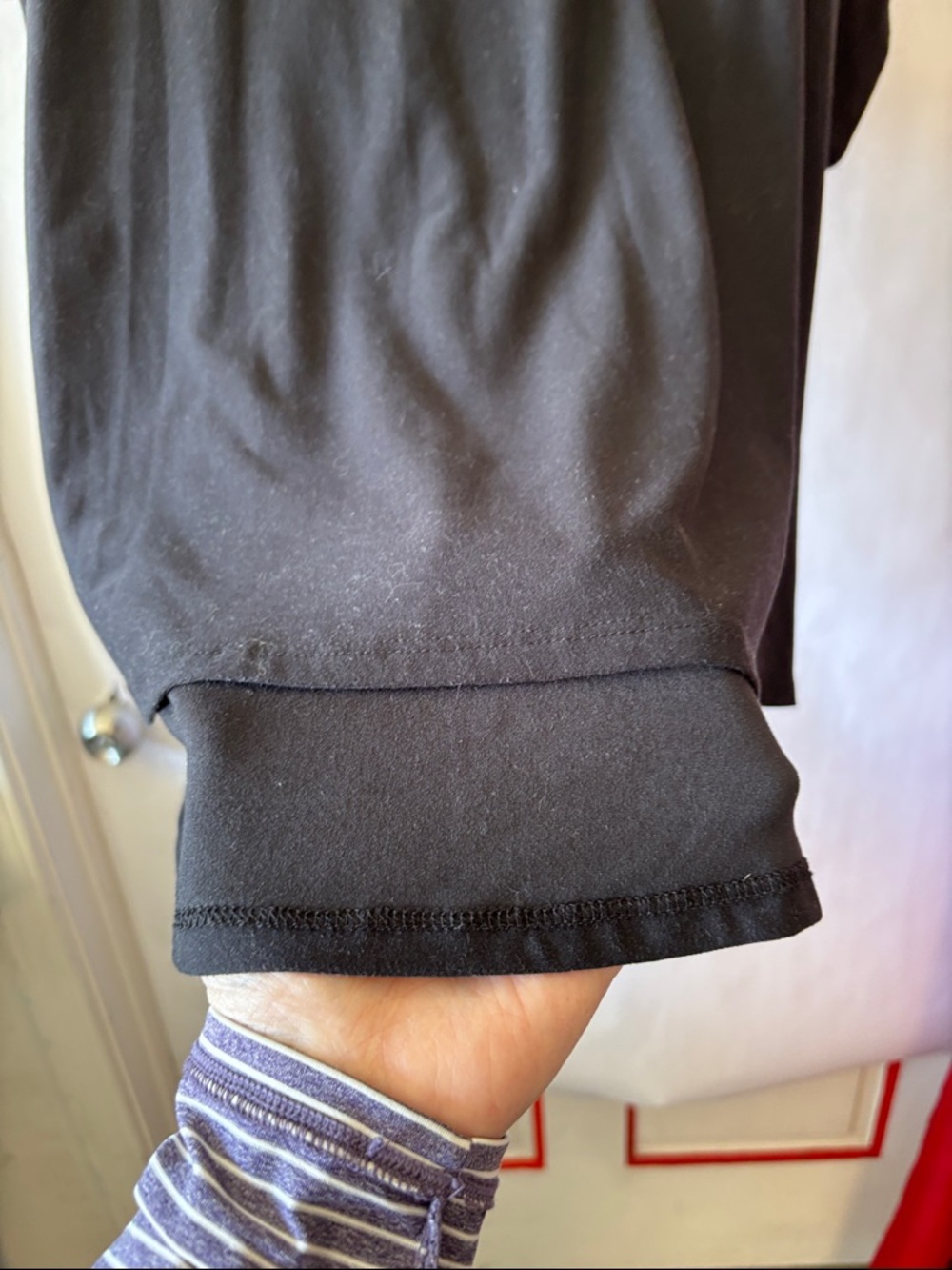 Olive & Oak Black Relaxed V-Neck Pocket Top - Picture 5 of 7